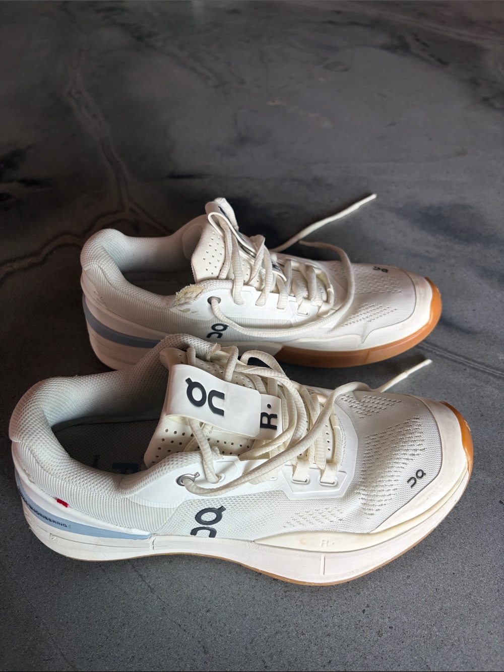 Women’s On “The Roger” Cream White Lace-Up Sneakers size 9